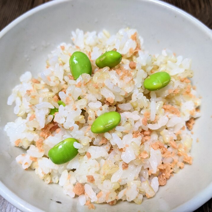 鮭と枝豆の混ぜご飯